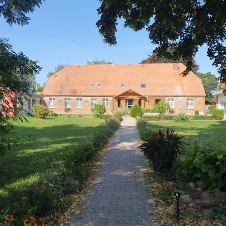 Hotelpension Pfarrhaus Alt Schwerin Exterior photo