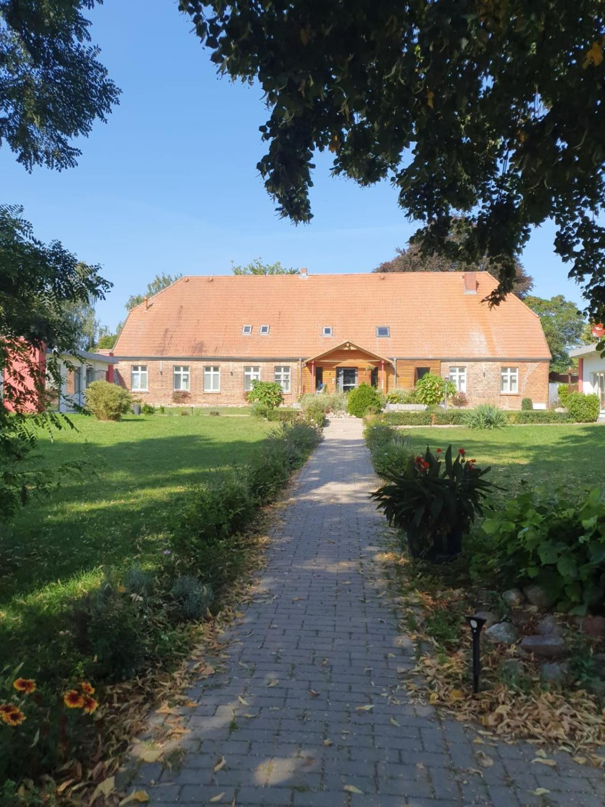 Hotelpension Pfarrhaus Alt Schwerin Exterior photo